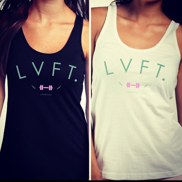 💪🏼 Large livefit white tank. Fits more like s-m - Picture 5 of 6